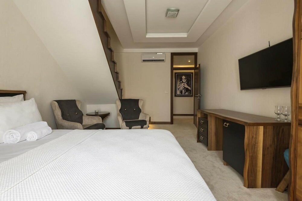 Фото Апарт-Отель Waikiki Tivat