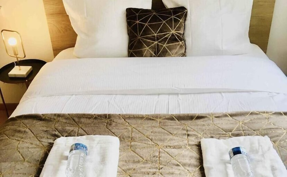 Фото Large Flat In The Heart Of The City Center - Parking