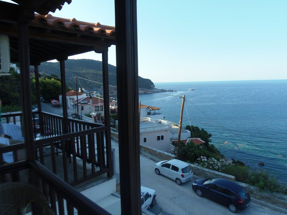 Фото Studios Milos Skopelos