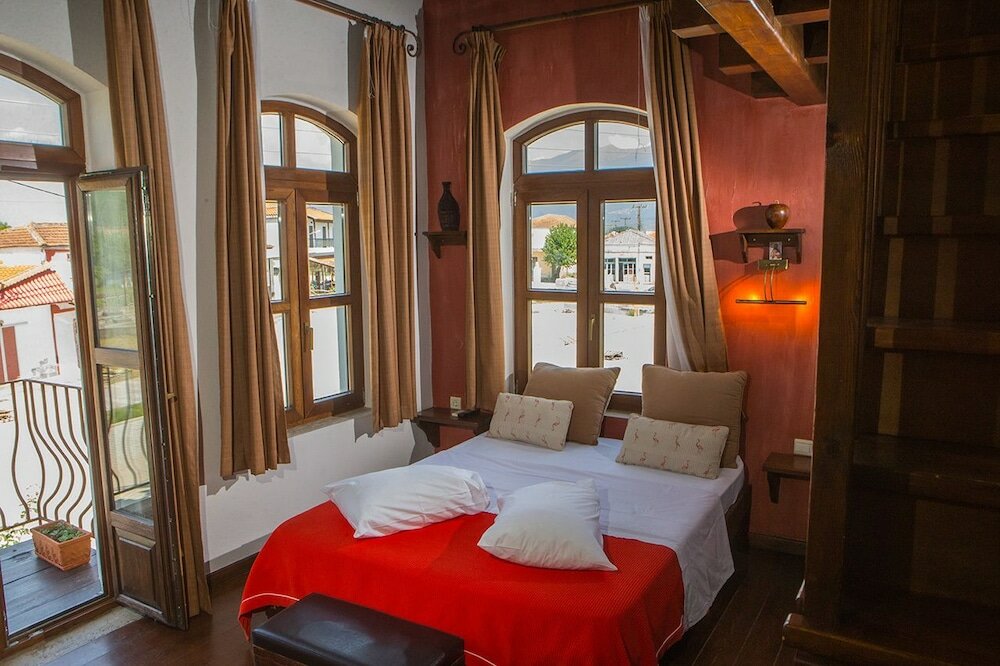 Фото Oikoperiigitis Hotel