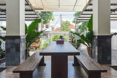 Гостиница RedDoorz near Batik Tulis Celaket 2 в Маланге