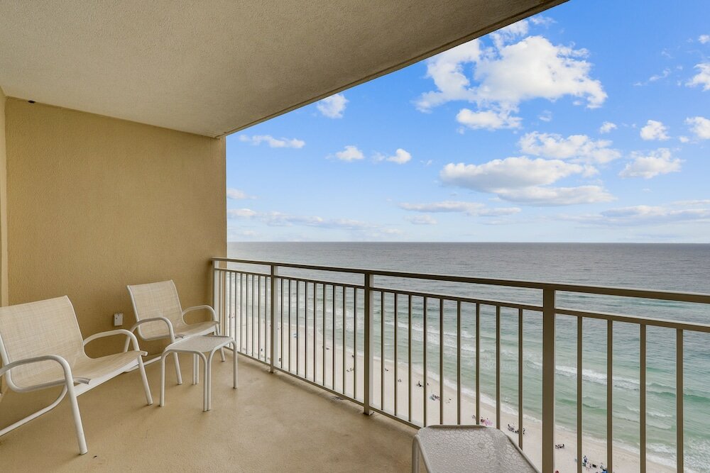 Фото Emerald Beach by Book That Condo