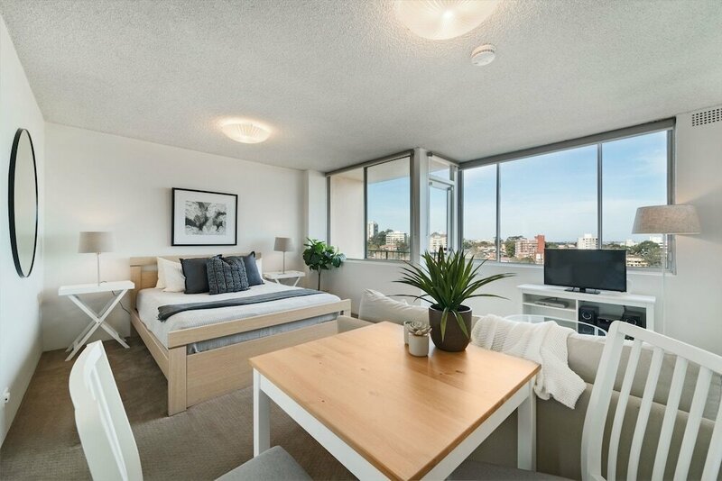 Гостиница Bright And Sunny Studio Apartment