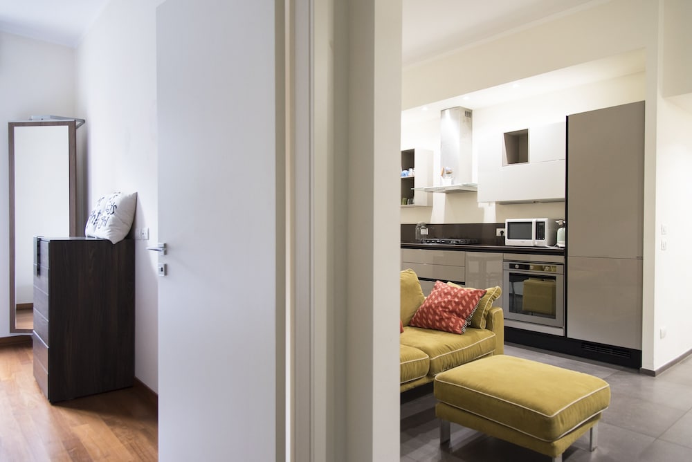 Фото 2 Bedrooms Flat with Parking near Metro Stop