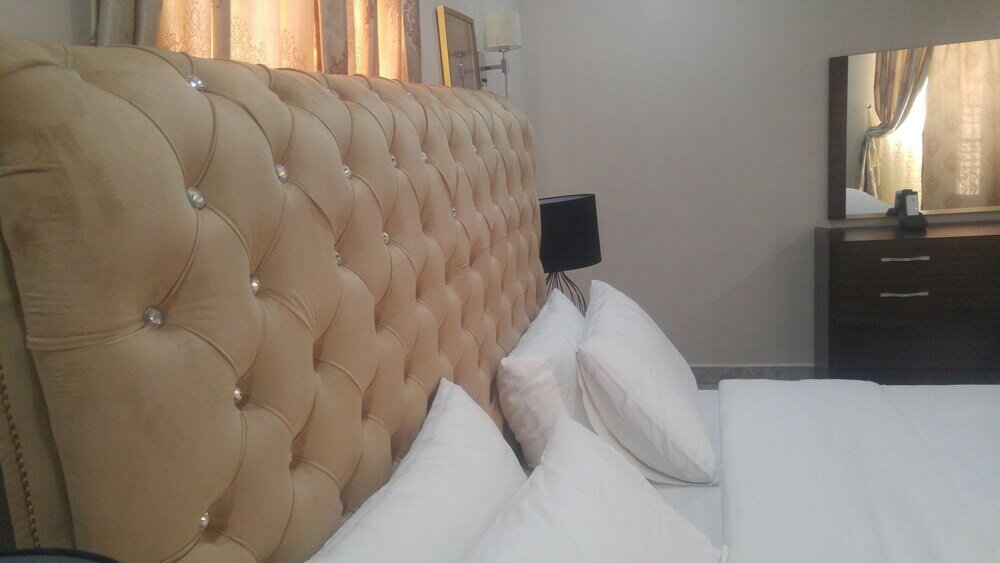 Фото Marshall Hotel Apartments