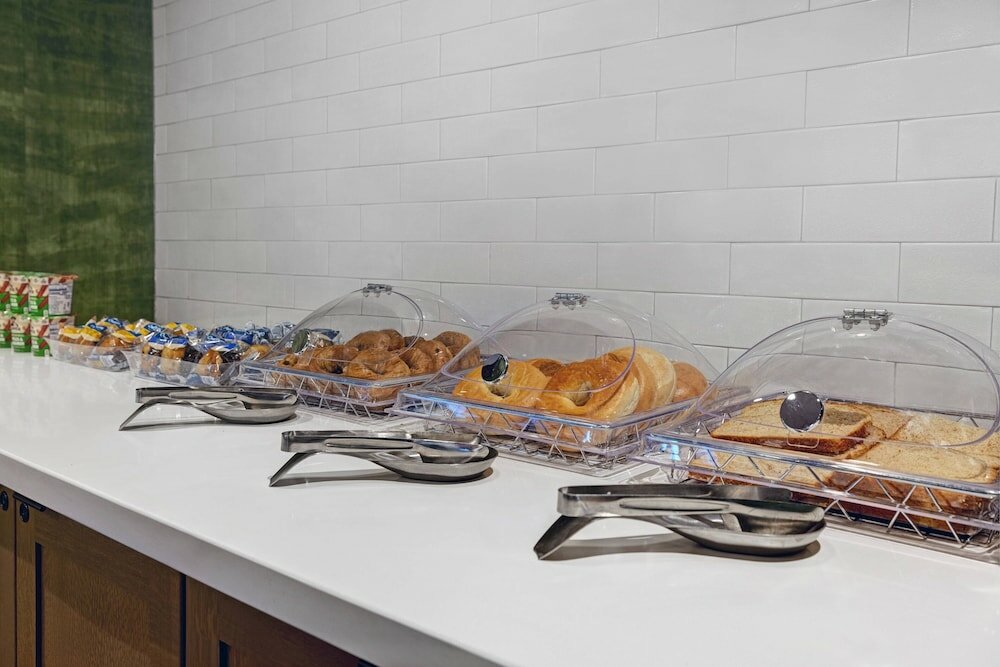 Фото Fairfield Inn & Suites by Marriott Milwaukee Brookfield