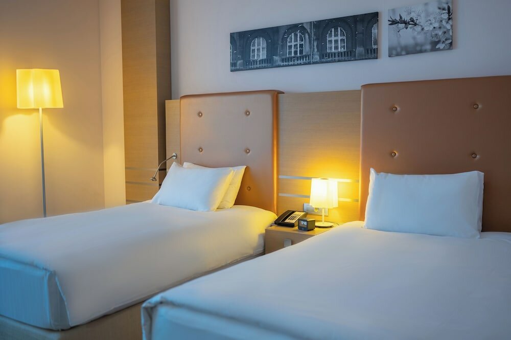 Фото DoubleTree by Hilton Oradea