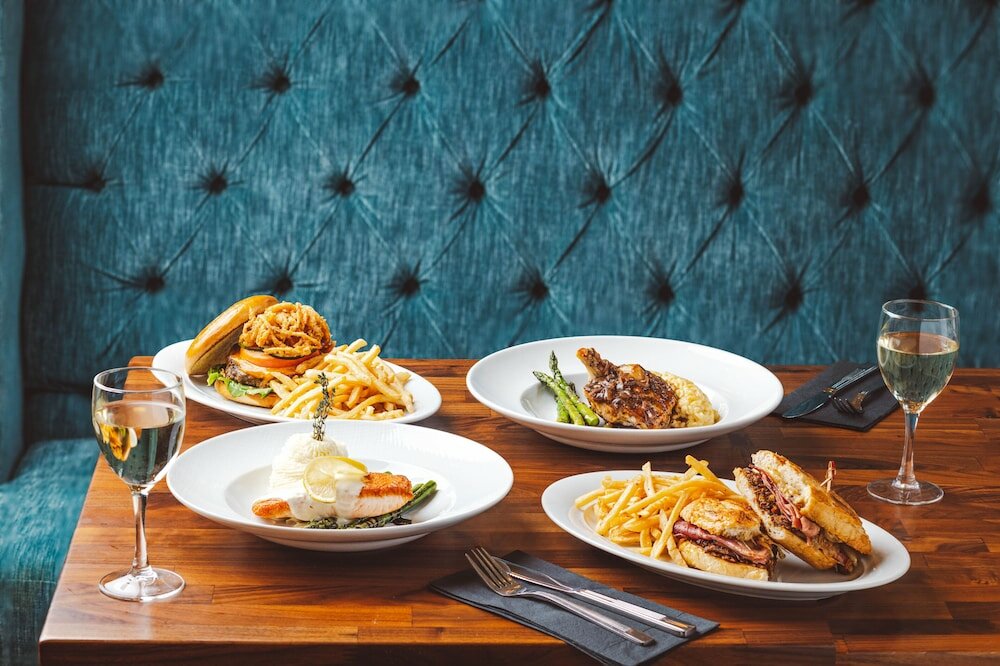 Фото Hilton Garden Inn Milwaukee Downtown