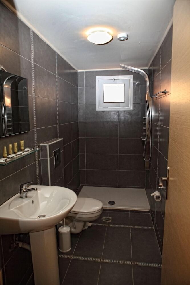 Фото Niriides Beach Hotel