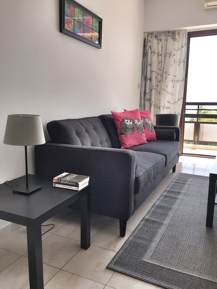 Фото Pigeon Beach Hotel Apartments