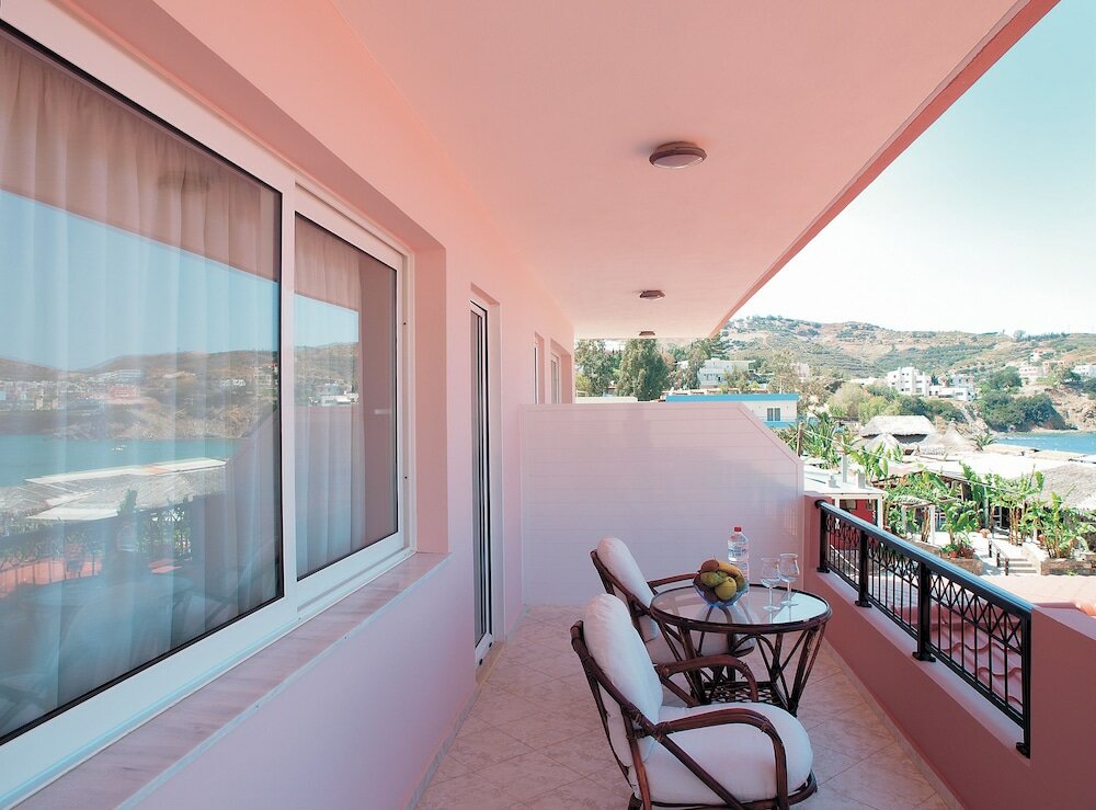 Фото Niriides Beach Hotel