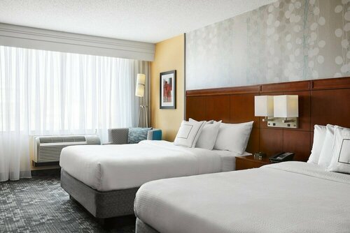 Гостиница Courtyard by Marriott Newark Downtown в Ньюарке