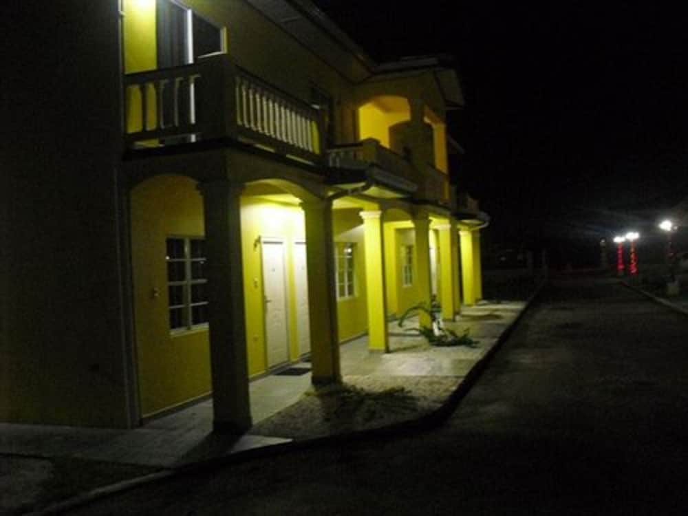 Фото Piarco Village Suites