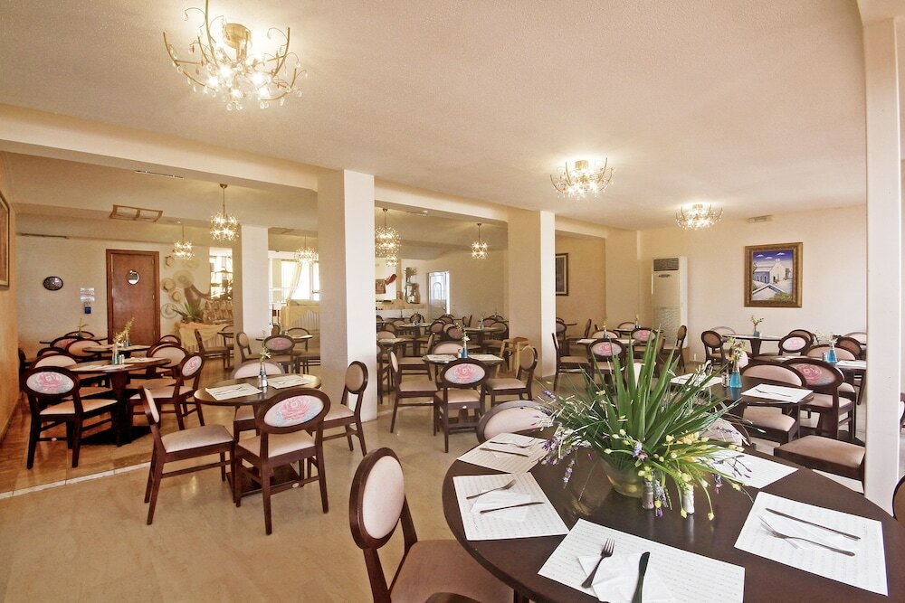 Фото Roselands Hotel Bungalows