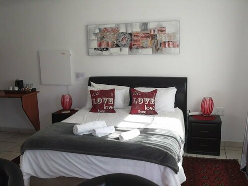 Гостиница Casakaya Bed and Breakfast в Ледисмите