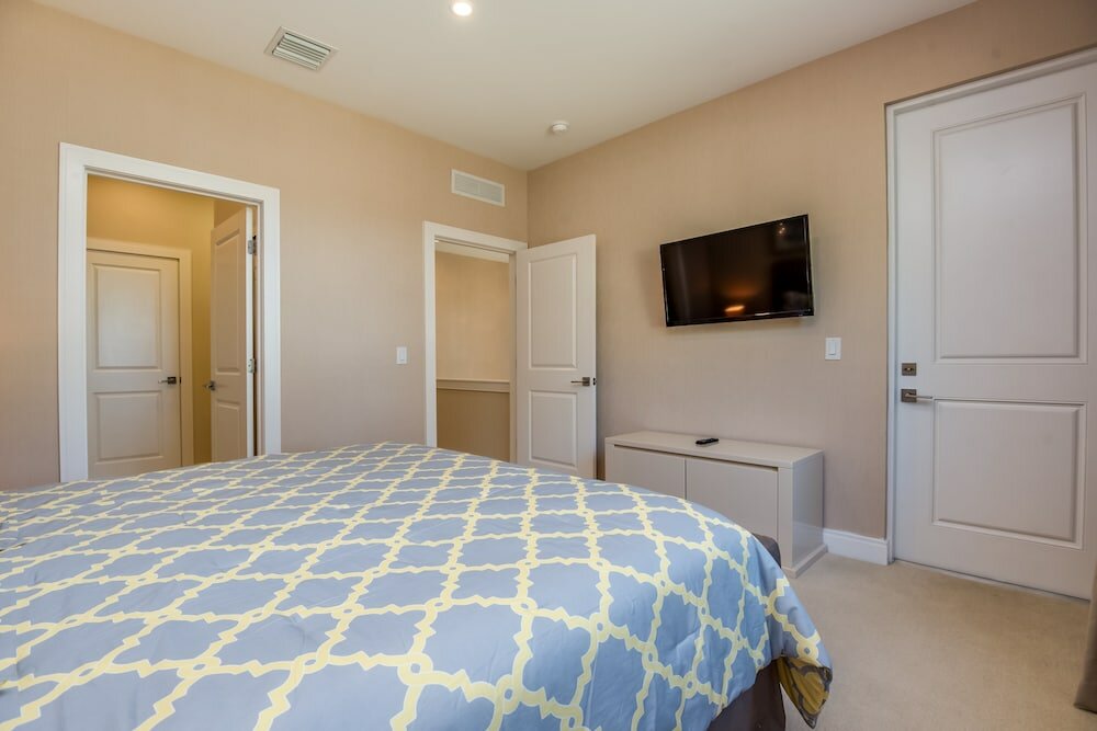 Фото Magic Village Resort 4 Bdrm Townhome