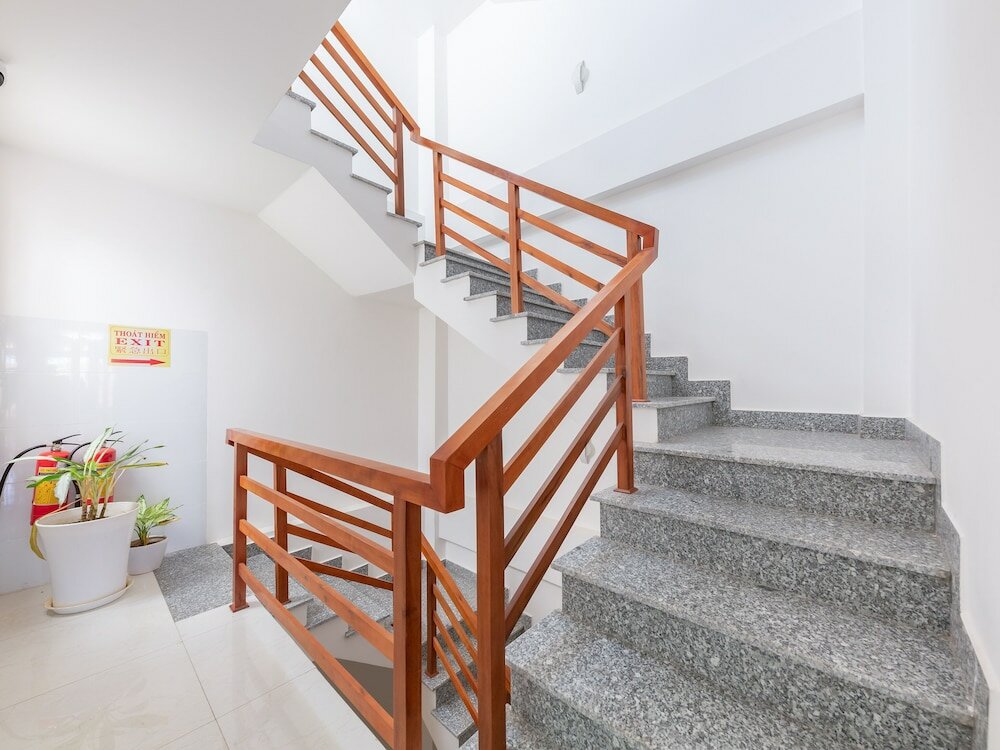 Фото Oyo 1028 Flower House Apartment