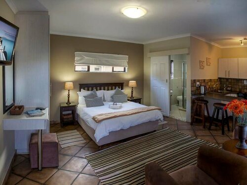 Гостиница Peaceful Guest Room With Double bed and Kitchen, Near Port Elizabeth в Порт-Элизабет