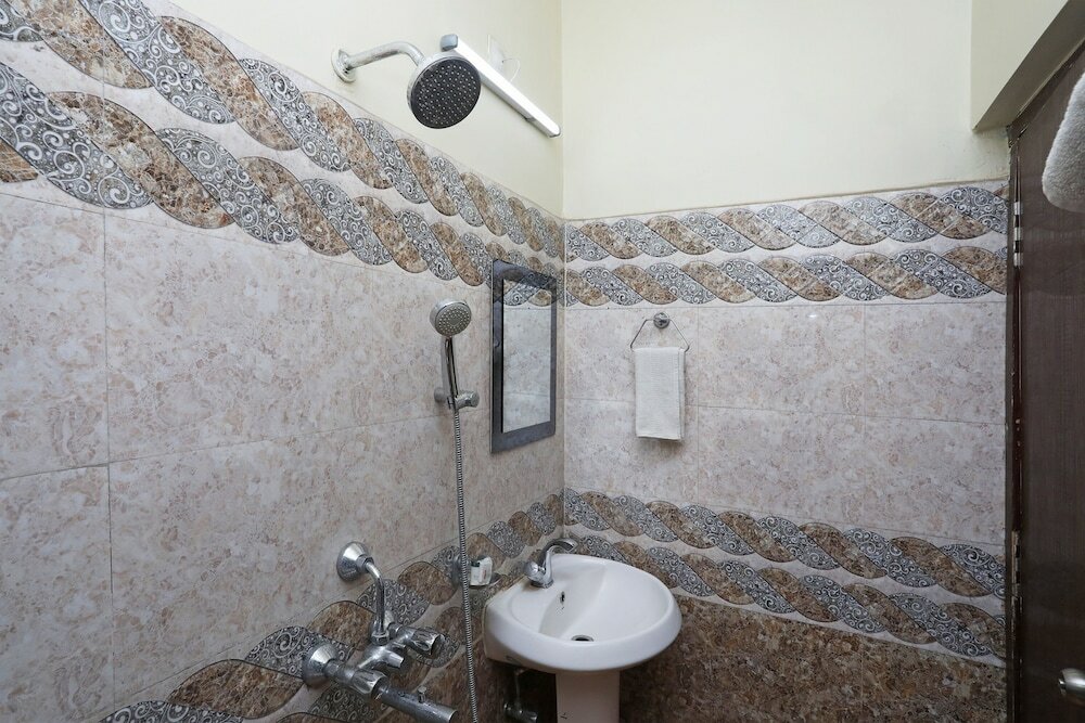 Фото Oyo 25006 Hotel tr Palace