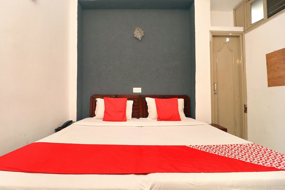 Фото Oyo 16098 Hotel Amrit