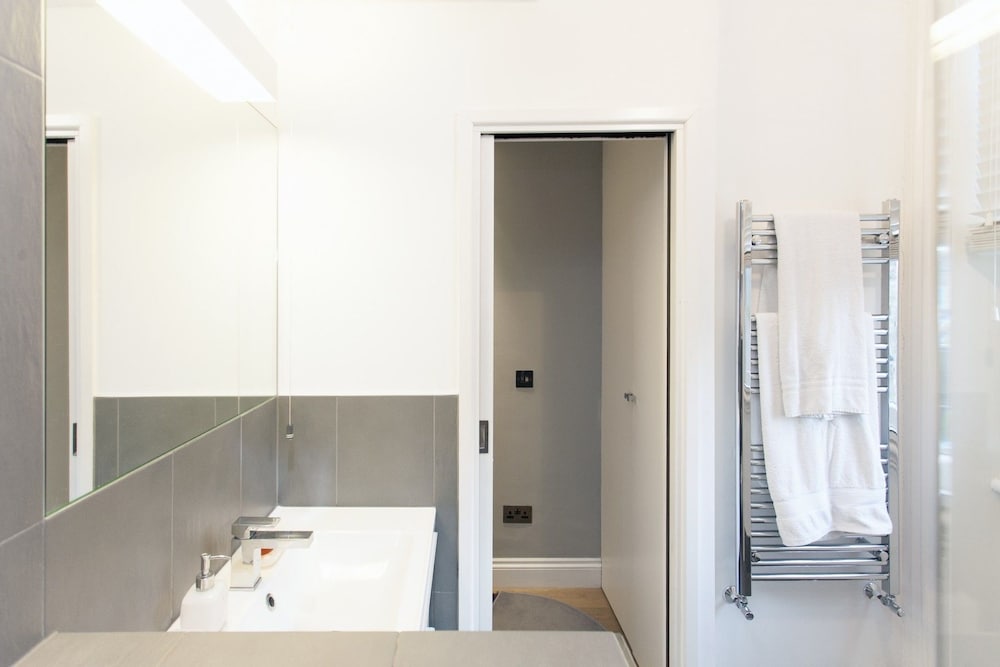 Фото Chelsea Italian Design Home with Terrace