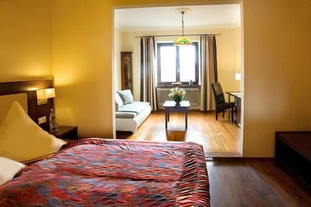 Фото Hotel Haus Krone