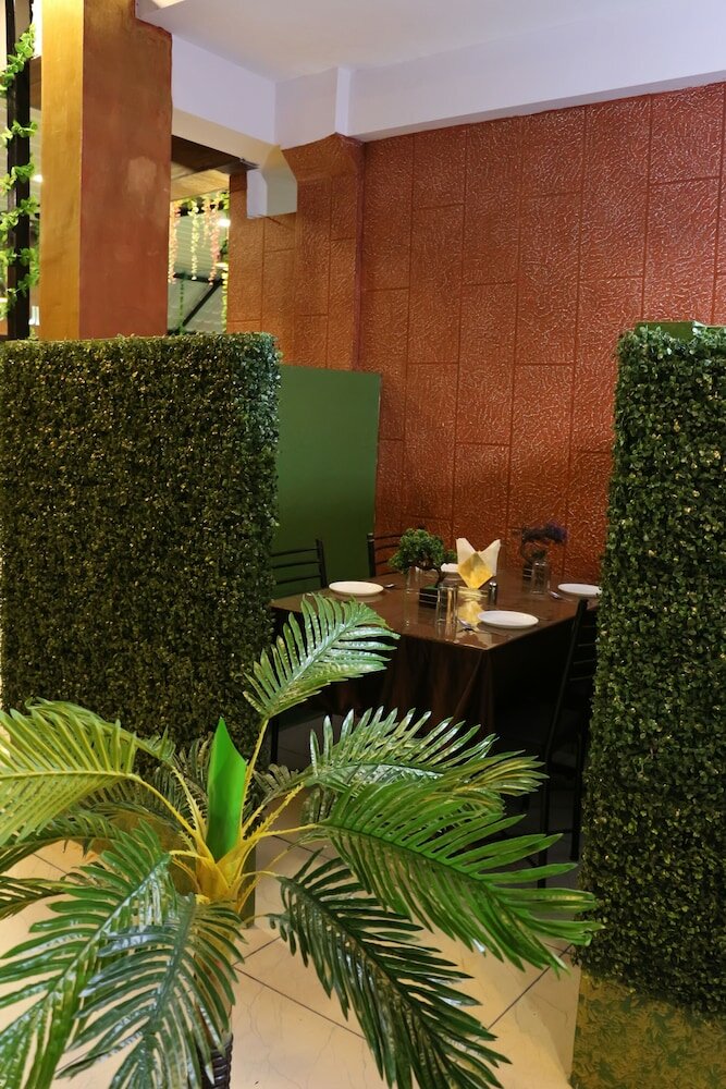 Фото Hotel Shree Palace & Restaurant