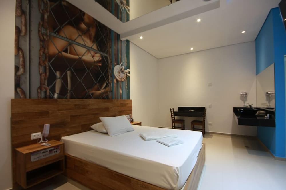 Фото Liverpool Hotel & Motel