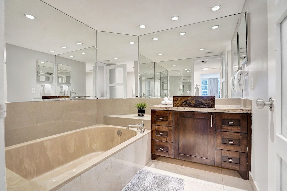 Фото 3 Bedroom Condo With Stunning Balcony View