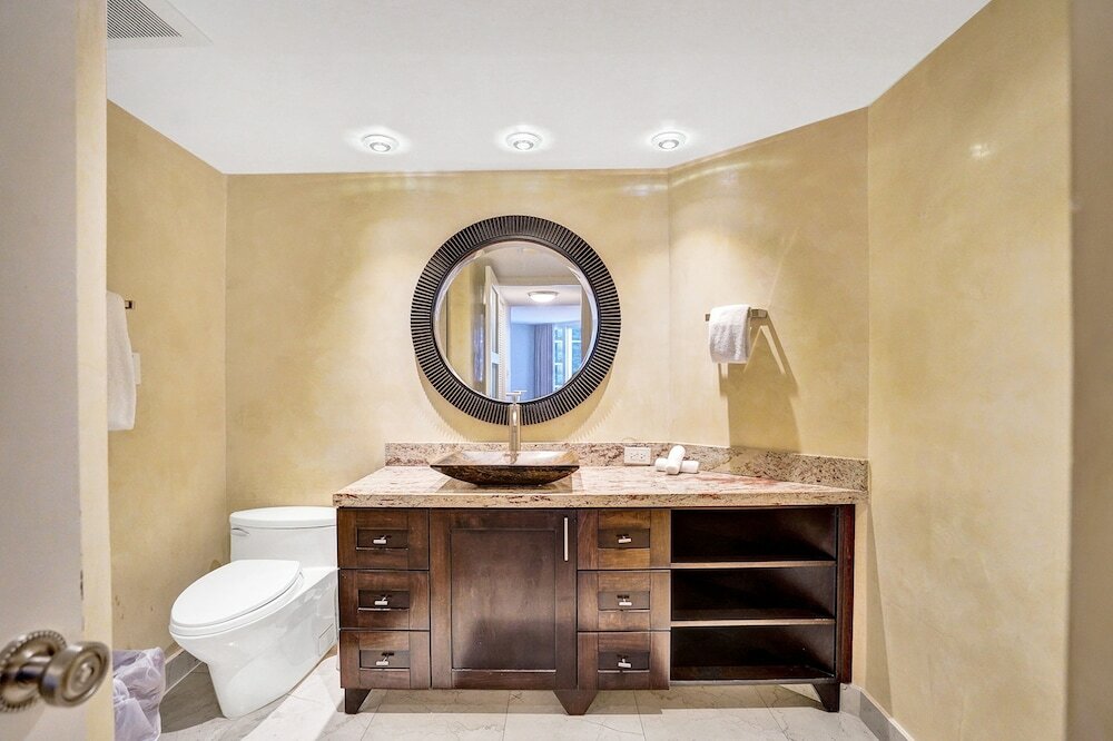 Фото 3 Bedroom Condo With Stunning Balcony View