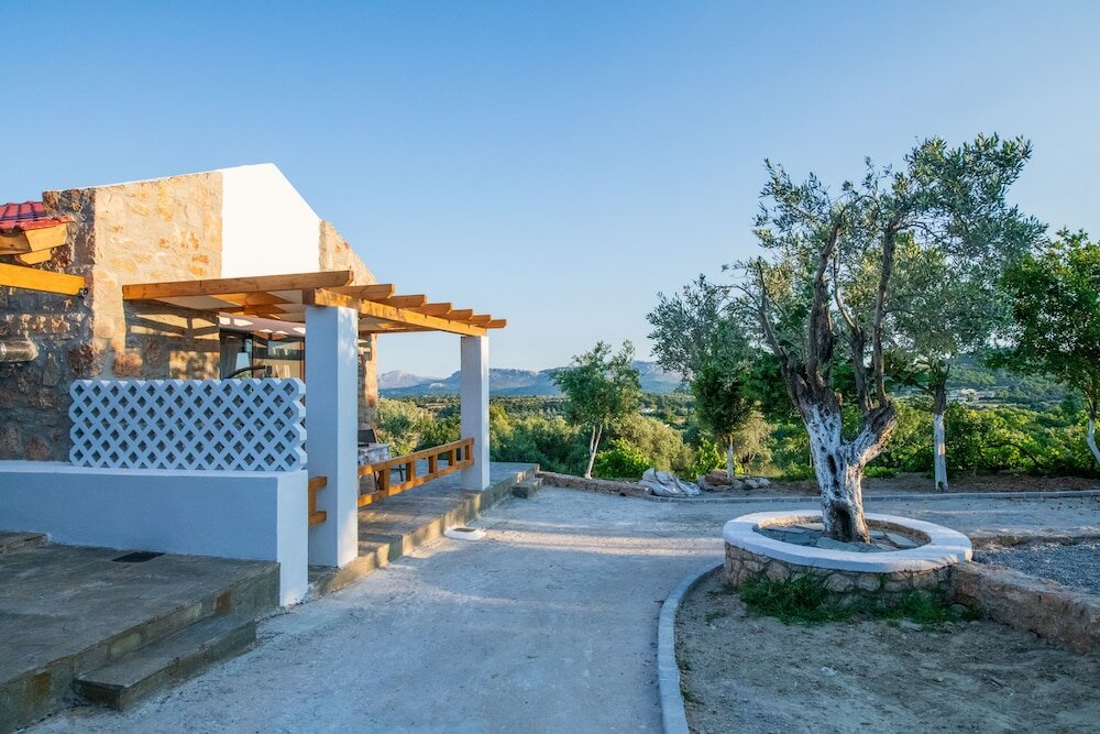 Фото To Stolidi tis Psinthou