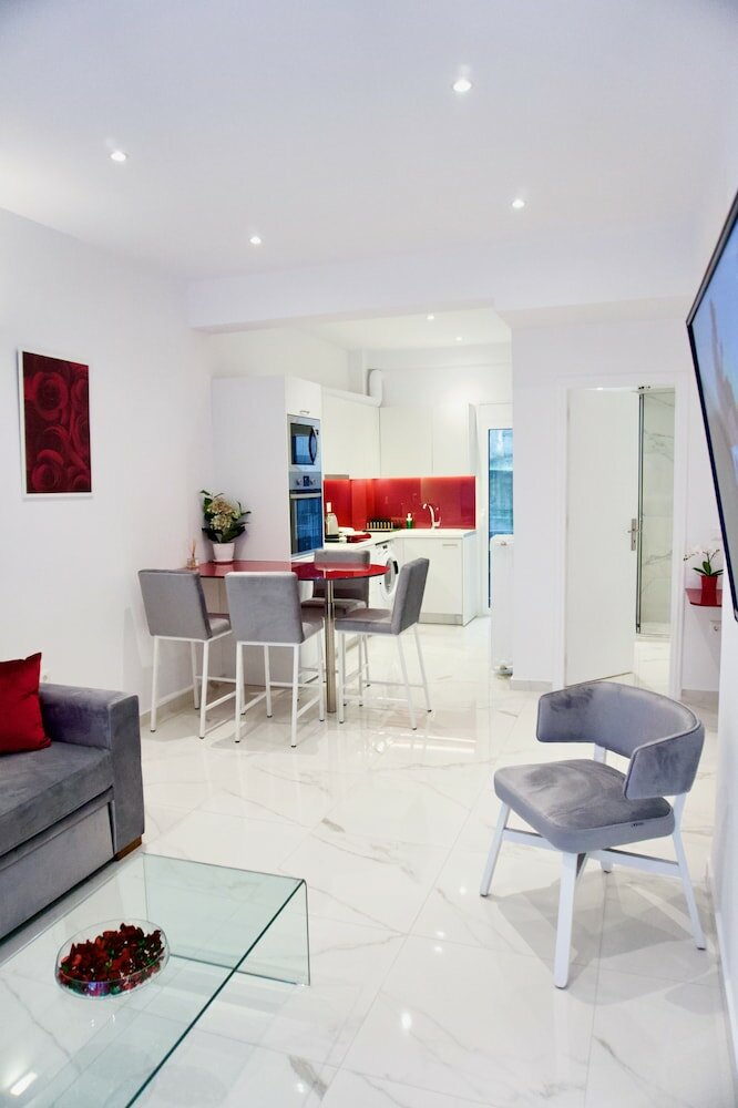 Фото Sophisticated Modern Apt in Athens