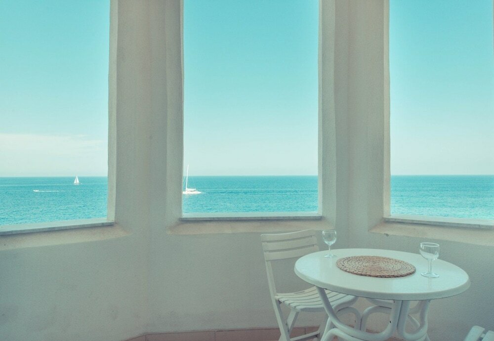 Фото Seafront Apartment, Marvelous Views Gr8 Location