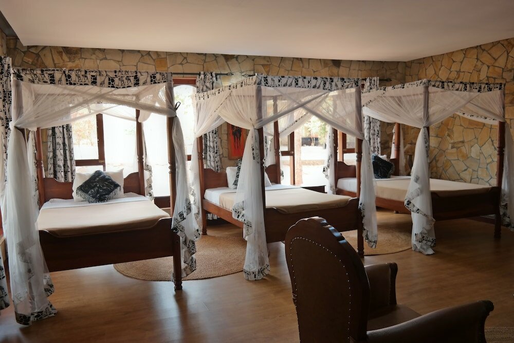 Фото Enyati Lodge