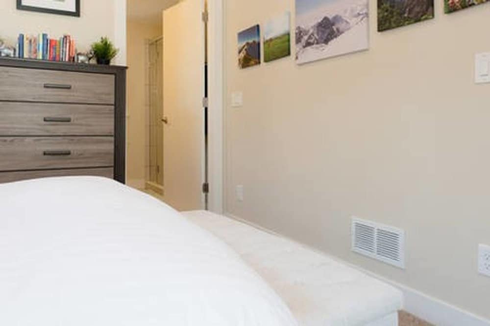 Фото The Mile High Townhome Walk to the Stadium