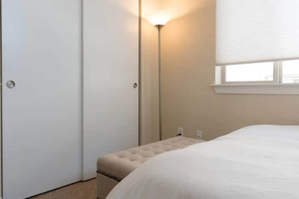 Фото The Mile High Townhome Walk to the Stadium