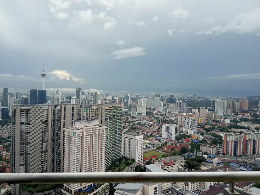 Фото Expressionz Professional Suites by iHost Homes 2