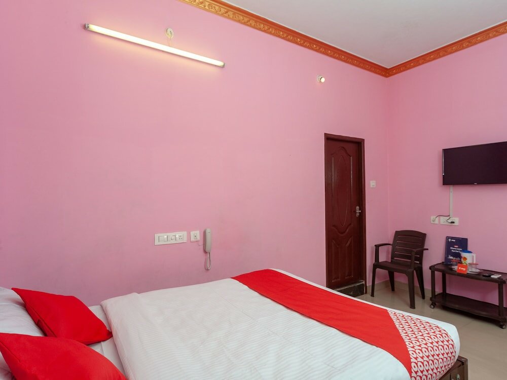 Фото Oyo 18450 Puduvai Inn Guest House