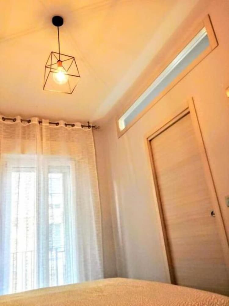 Фото Dimora Mastcarrir - Moderne camere in centro