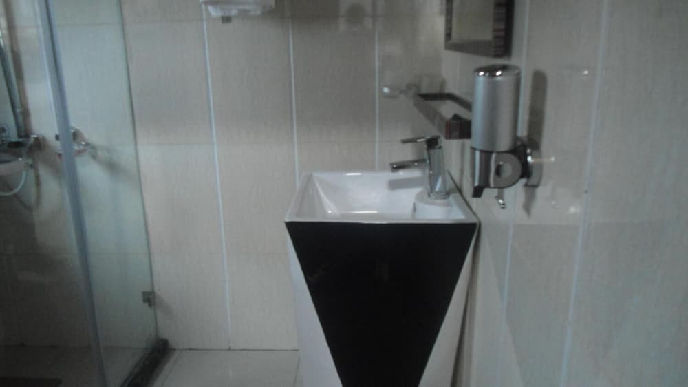 Фото Modern Villa Hotel