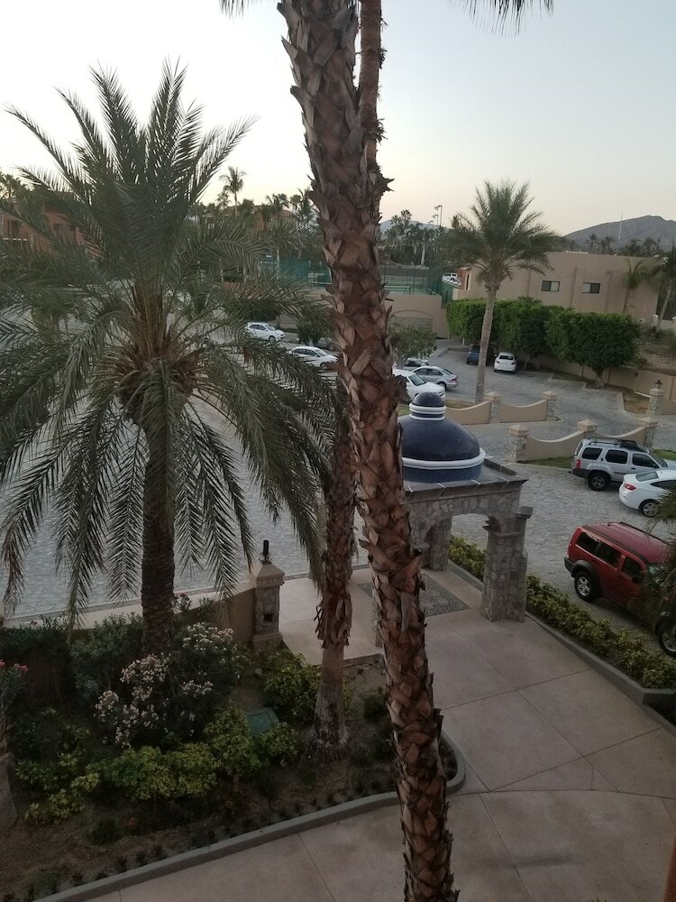 Фото 1 Minute to the Sand