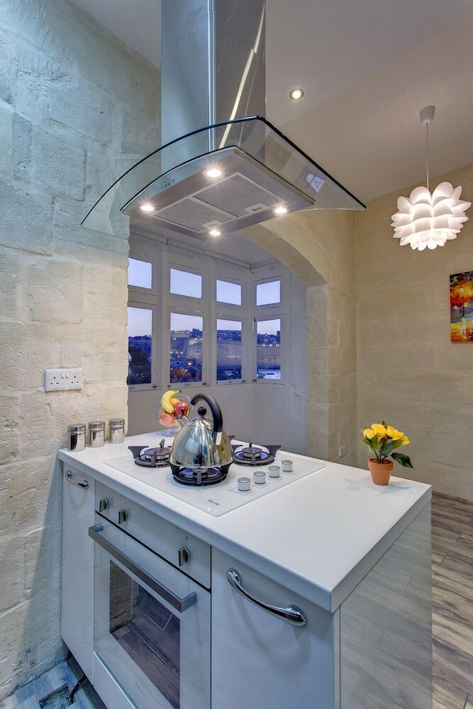 Фото Charming Seafront House In Kalkara