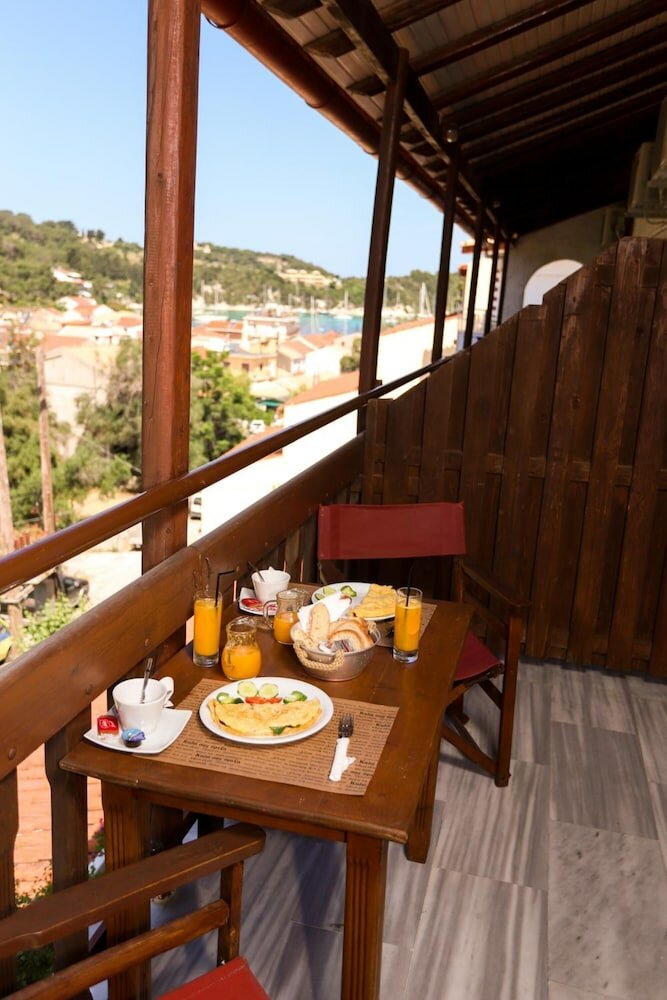 Фото Bastas Hotel & Studios