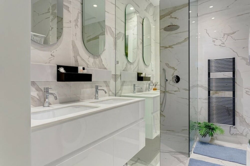 Фото Stunning Apt Sea Views in Tigne Point, With Pool