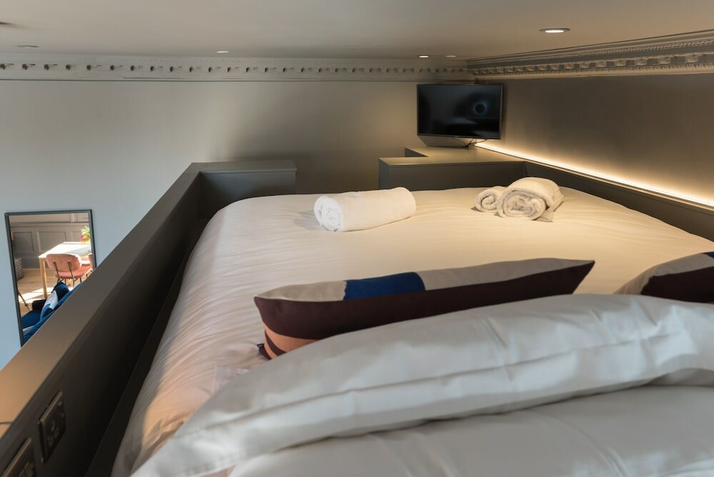 Фото Hiding Space - Trim Street Apartments