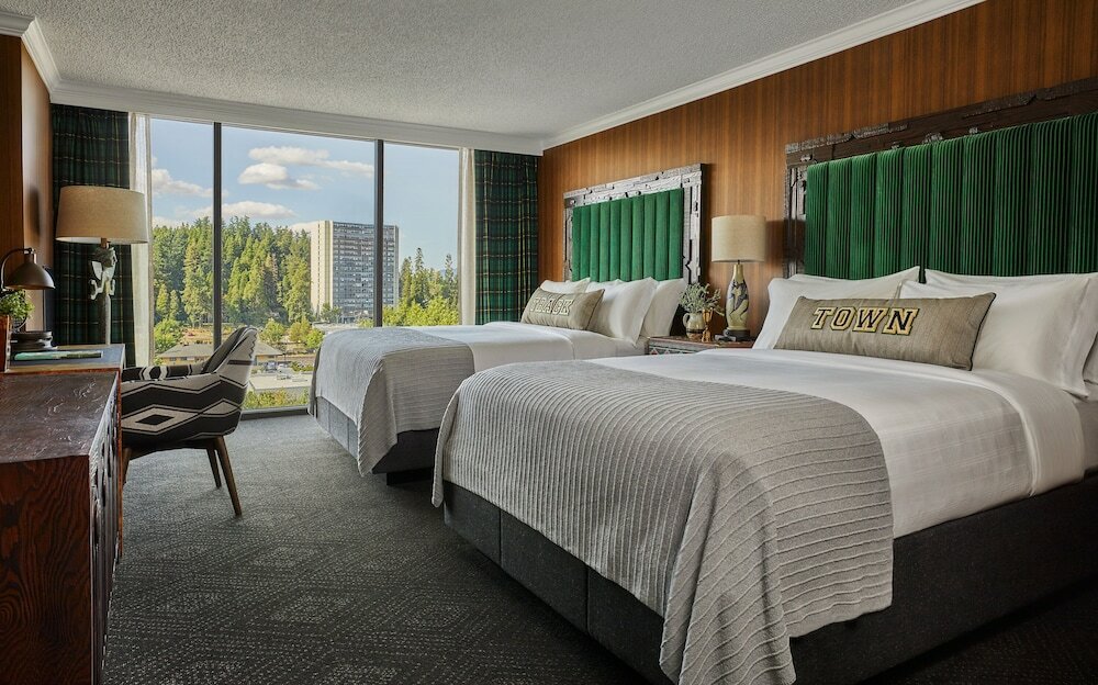 Фото Graduate Eugene