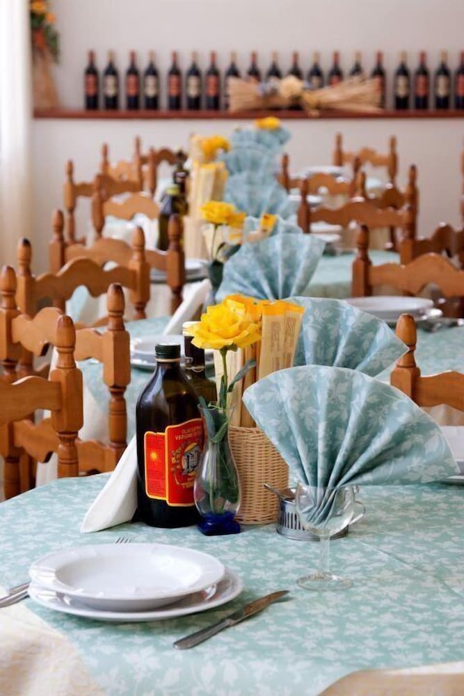 Фото Hotel Karin