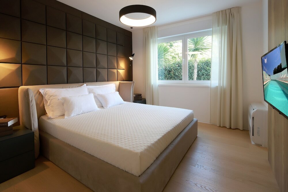 Фото Designed Apartment with Swimming Pool