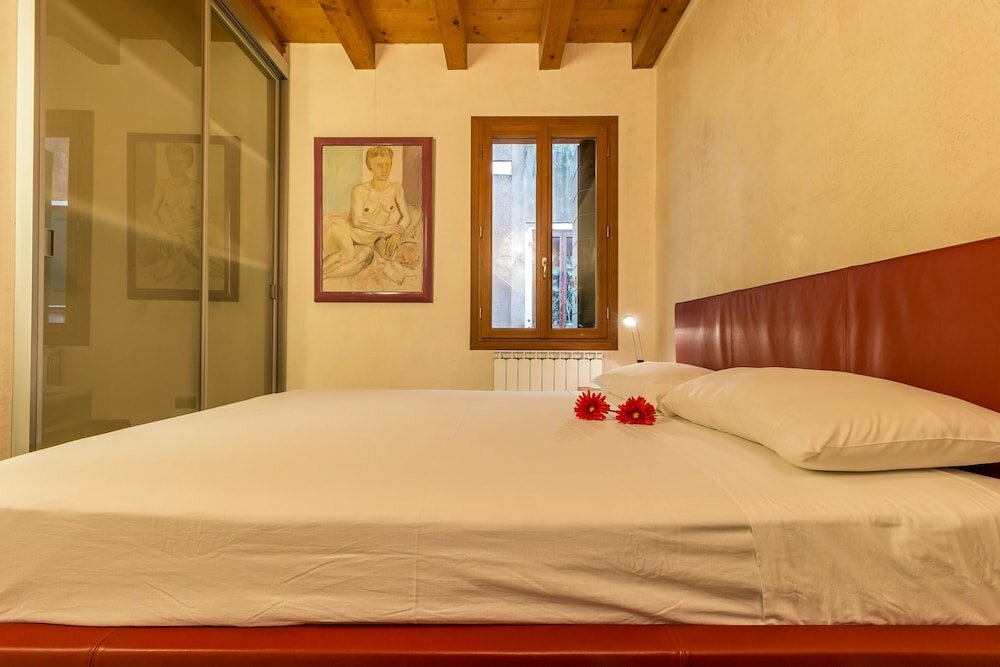 Фото Family Colours near Rialto Mercato