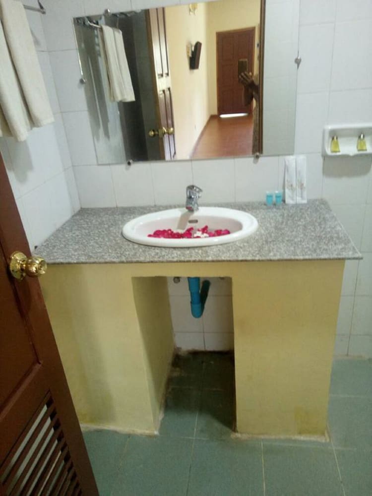 Фото Diamond Popa Hotel